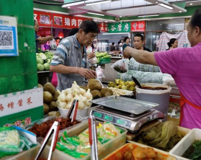 China's consumer prices stall, factory deflation persists