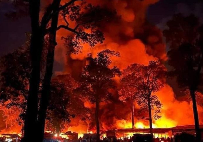 Chong Chom border market devasted by fierce fire, over 300 shops burned