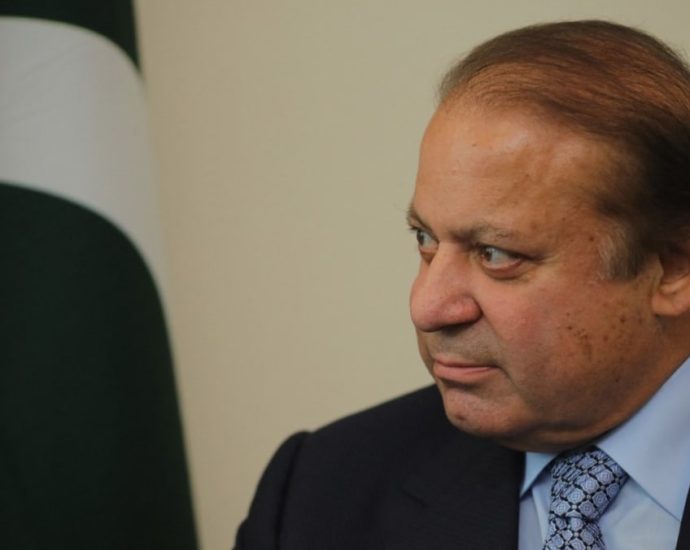 Exiled former Pakistan PM Nawaz Sharif arrives home for comeback bid