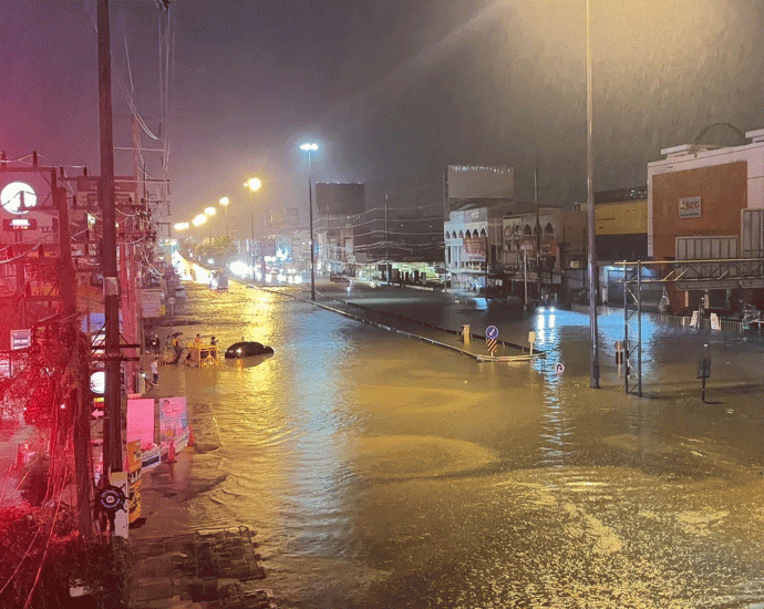 Heavy rain in Pattaya causes flooding, beach erosion