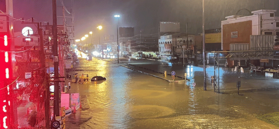 Heavy rain in Pattaya causes flooding, beach erosion