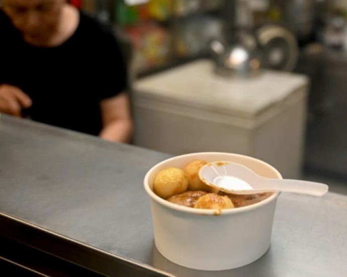 Hong Kong sticks a fork in disposable plastic products