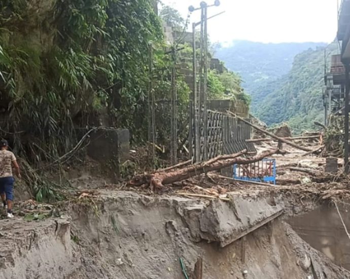 Indian flood toll up to 77 as waters recede