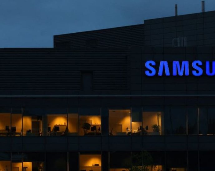 Samsung flags 78% drop in Q3 profit as chip losses extend