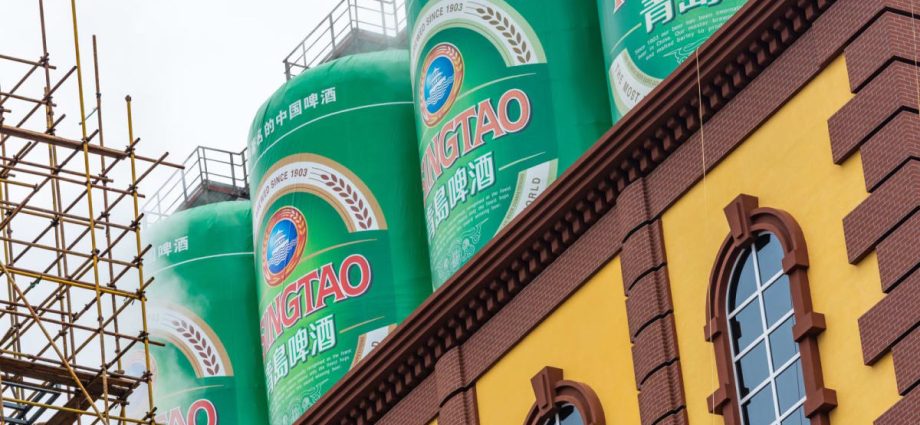 Top China beermaker opens probe after worker urination video