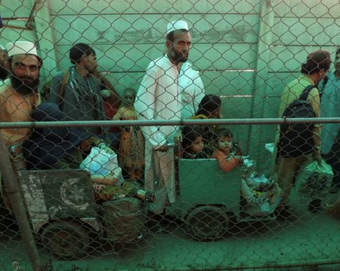 UN rights experts call on Pakistan to axe plans for mass deportation of Afghans