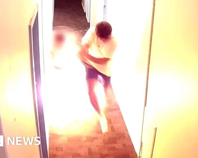 Watch: Backpackers flee fireball in Sydney hostel