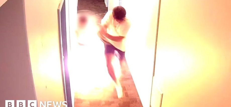 Watch: Backpackers flee fireball in Sydney hostel