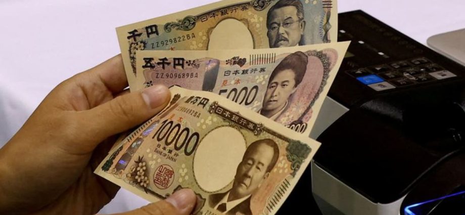 Yen weakens as Bank of Japan tweaks bond yield policy
