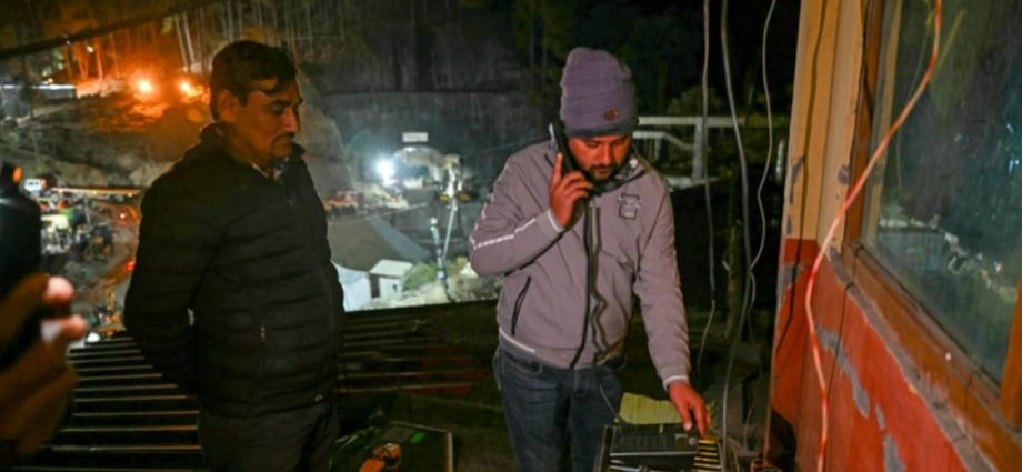 India bid to free 41 trapped workers enters third week