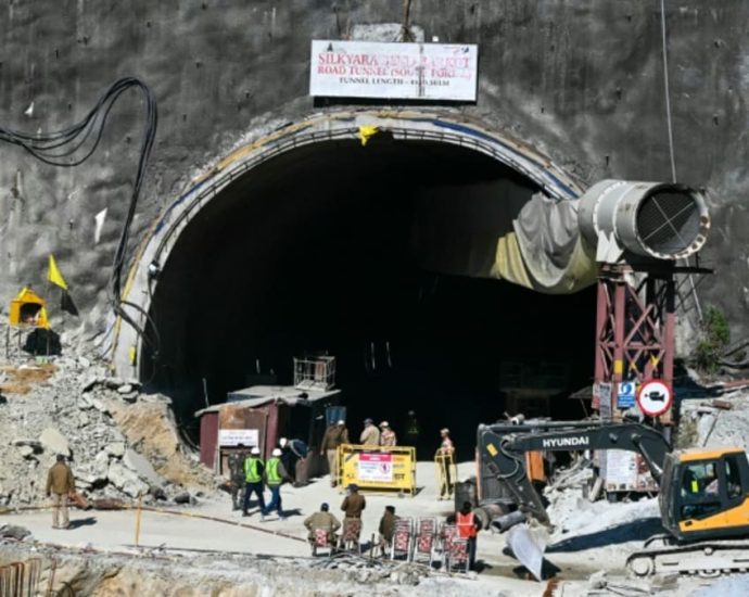 India rescuers hit snags in two-week bid to free 41 tunnel workers