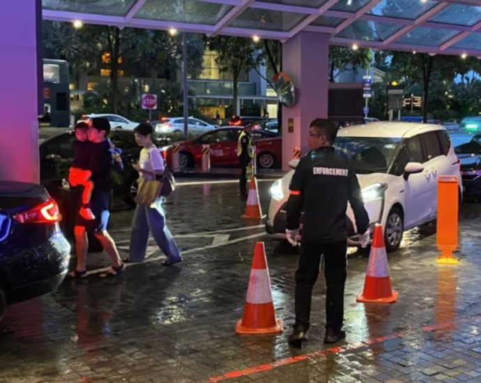 Marina Bay Sands to Orchard Road for S? MBS acts to tackle taxi touts
