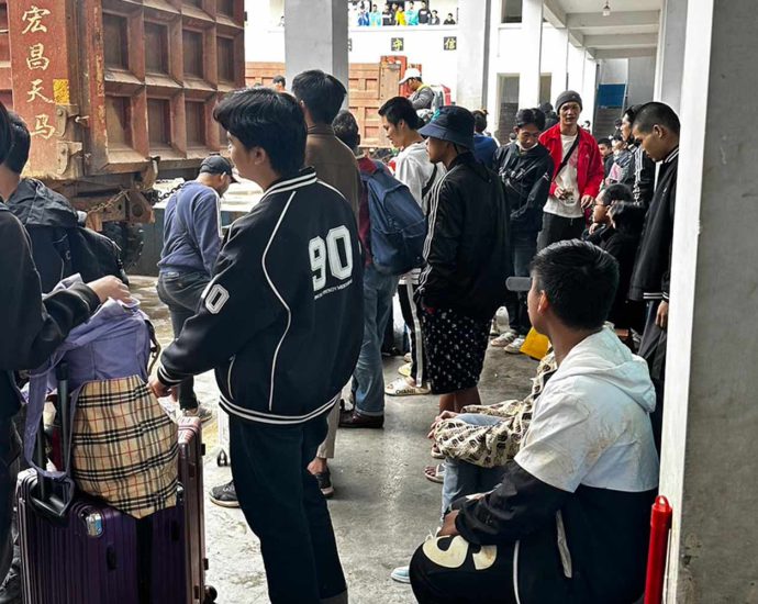 Over 200 Thais evacuated from northern Myanmar to arrive Sunday night