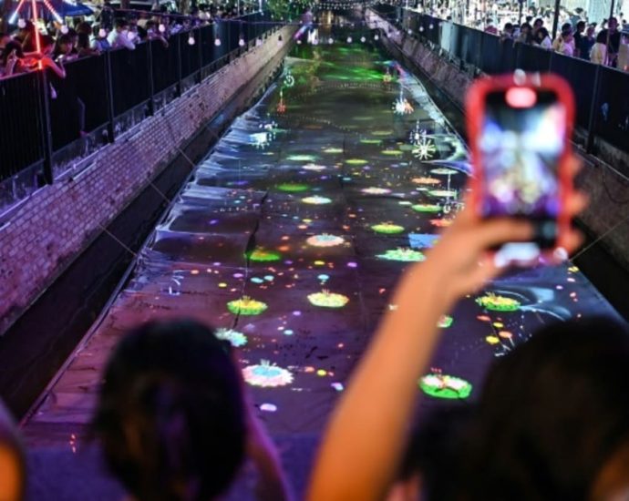 Virtual floats reduce waste at Thai festival