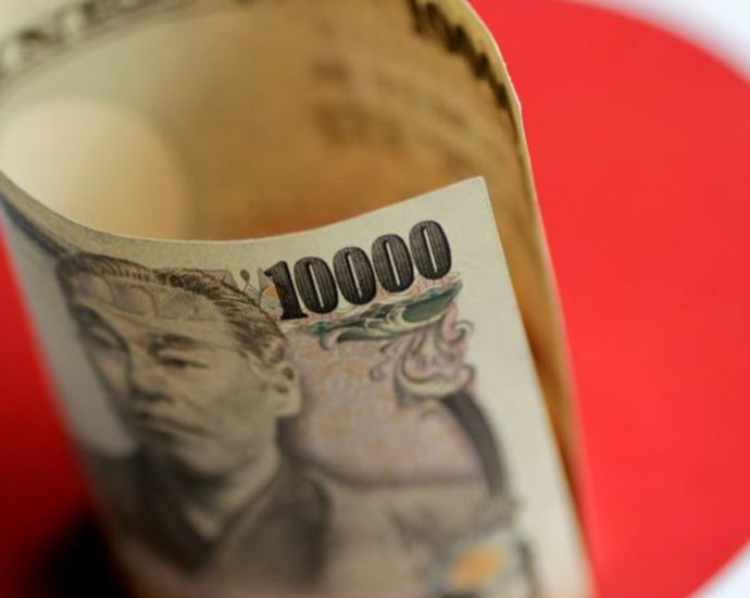 Yen’s slide to multi-decade lows keeps markets on intervention alert