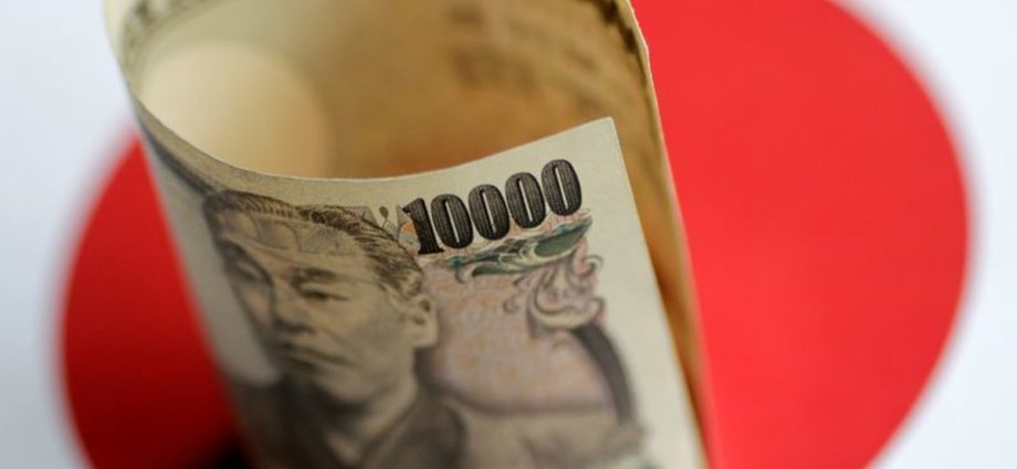 Yen’s slide to multi-decade lows keeps markets on intervention alert