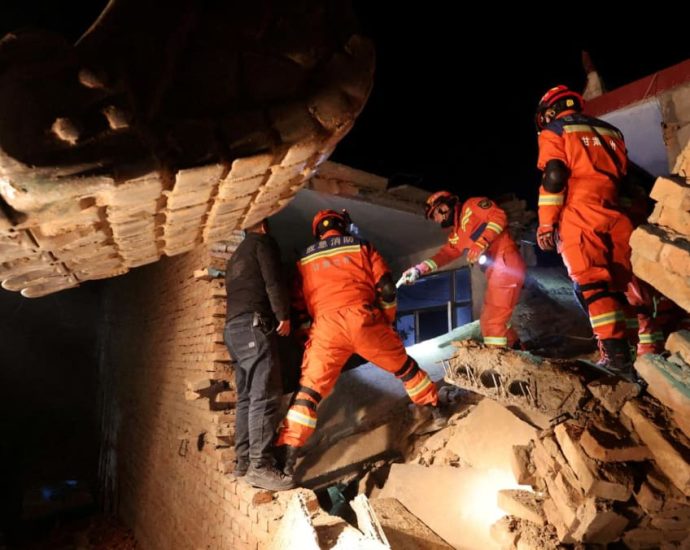 At least 118 dead in northwest China earthquake