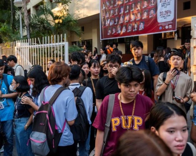 Buildings evacuated as quake rattles Philippine capital