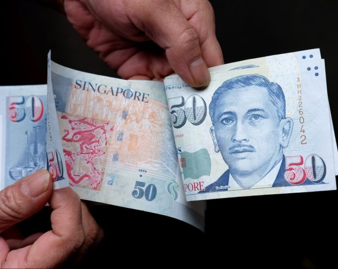 'Crazy rich' Chinese making headaches for SingaporeÂ 
