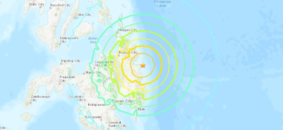 Earthquake of 7.5 strikes Philippines, tsunami expected in Philippines and Japan