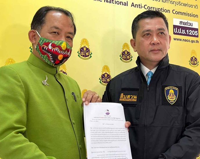 Graft busters asked to rule on PM’s silk gift