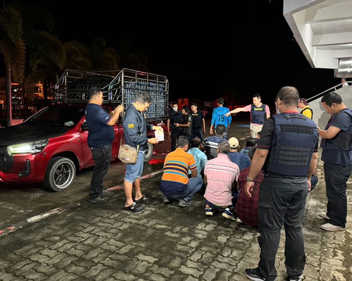 Illegal Bangladeshi job seekers, Thai driver arrested in Songkhla