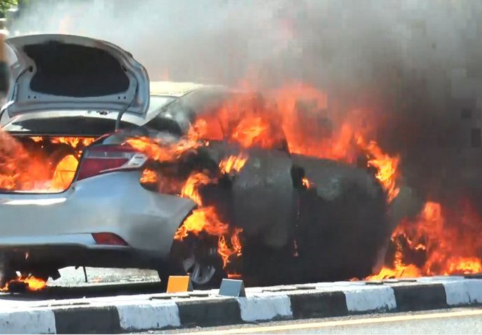 Indonesians escape blazing car in Buri Ram
