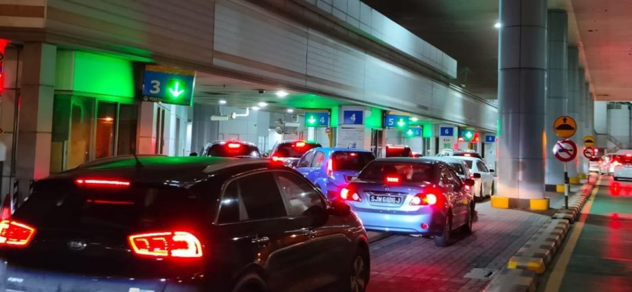 Johor to activate contra lanes at land checkpoints to address year-end holiday congestion