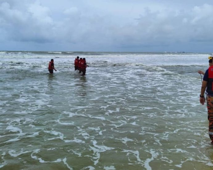 Singaporean missing off Desaru in Malaysia after being swept by waves