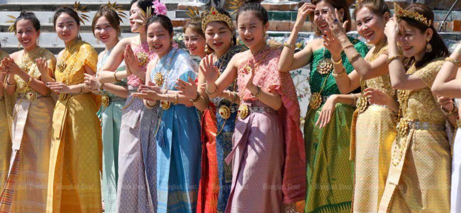 Thai traditional dress proposed for Unesco listing