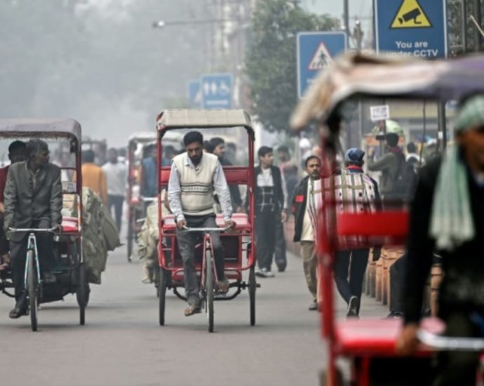 Toxic air divides Delhi between poverty and privilege