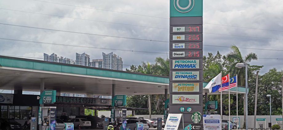 âHigh alertâ: JB petrol kiosks halting foreign vehicles from pumping RON95 amid increased fines of over RM1 million