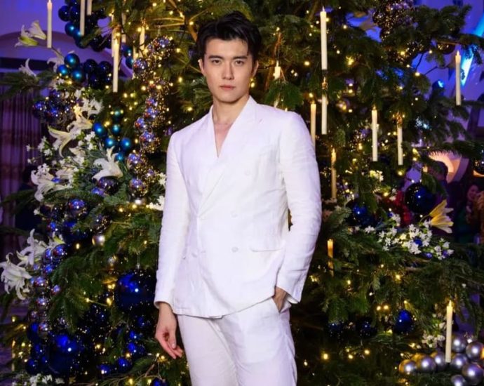 Actor Zhang Zetong, who plays a time traveller in new show, wants to travel to the future to see how the world ends
