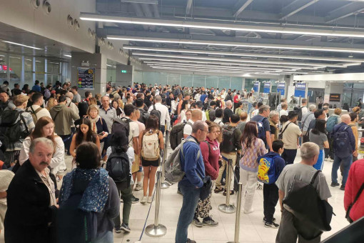 Airport chaos as passenger checkout system fails