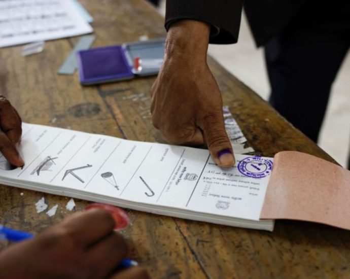 Bangladesh votes in election without opposition