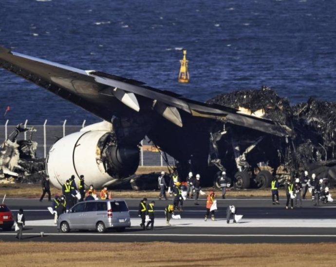 Crews begin clearing plane wreckage from Japan runway collision