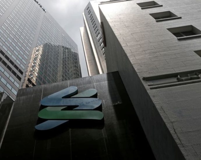 Elderly man avoids losing S.5 million to investment scam after police, StanChart intervene