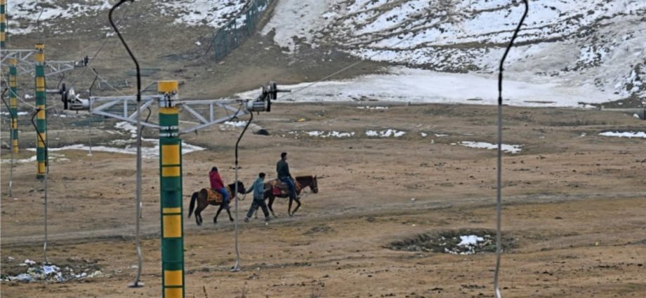 India's Kashmir ski industry melts as temperatures rise