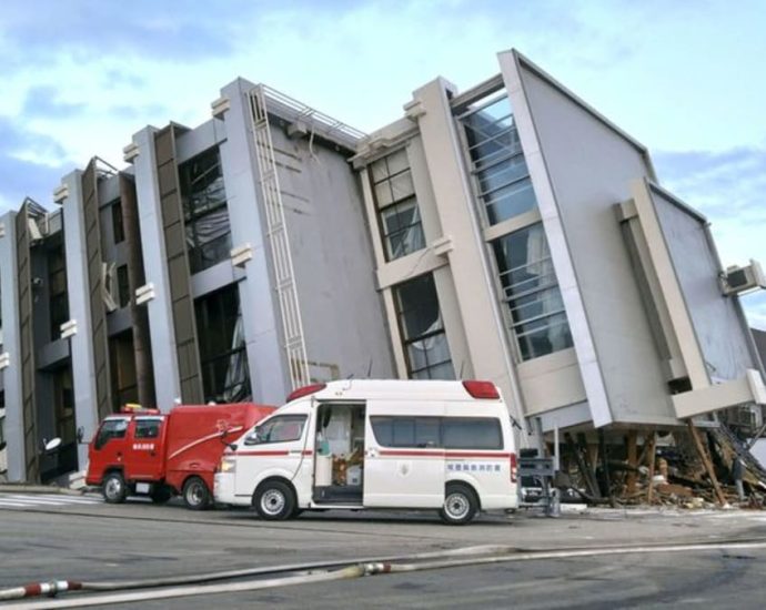 Japan faces 'battle against time' to rescue New Year's Day quake survivors