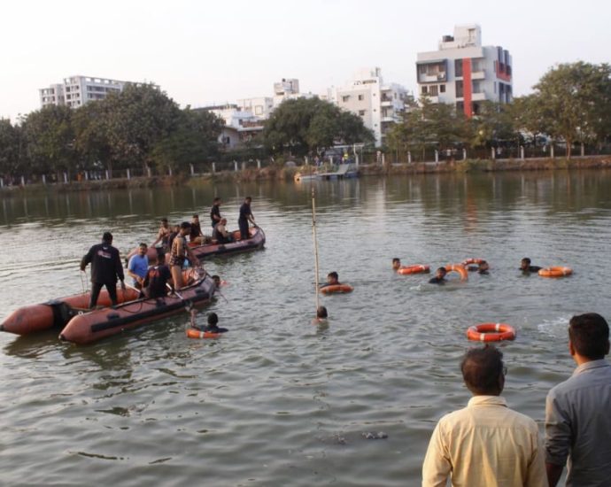 Nine children dead after boat capsizes in India