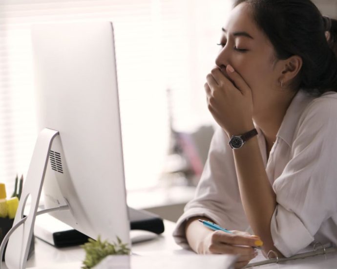 Work Well: How to overcome your mid-afternoon sleepiness at work