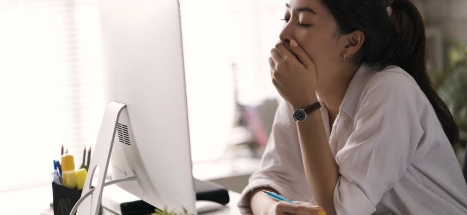 Work Well: How to overcome your mid-afternoon sleepiness at work