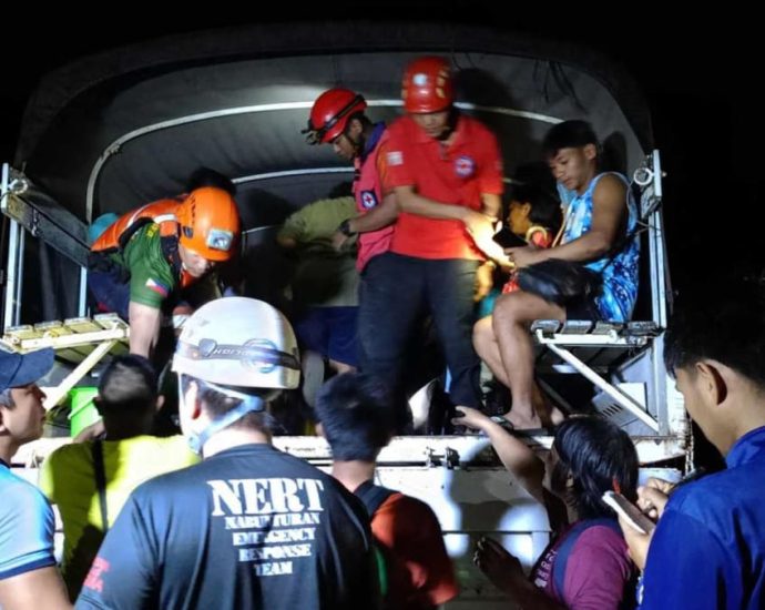 11 injured after landslide buries two buses in Philippines