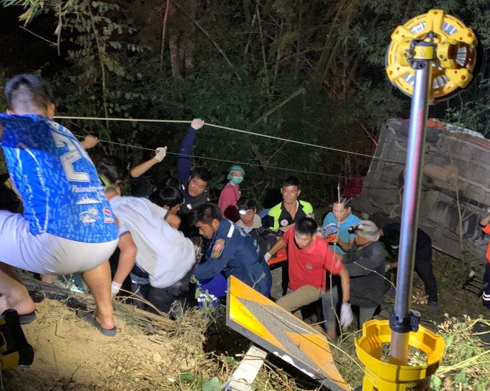 13 Danish passengers injured in van crash, driver killed