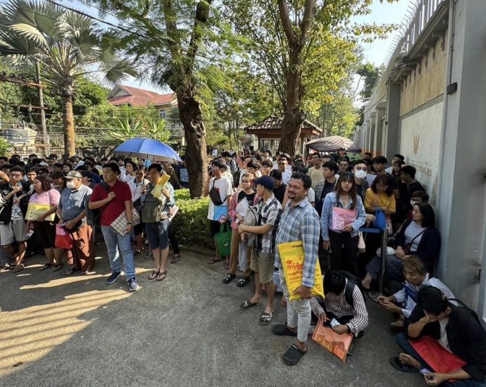 7,000 Myanmar citizens seeking Thai visas