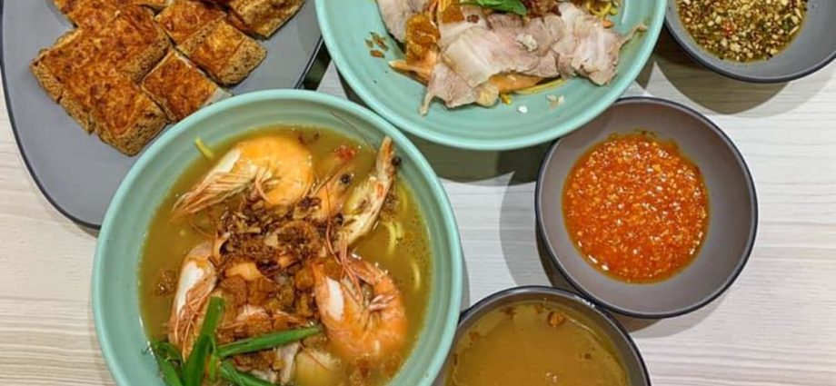 Ex-CEO loses lawsuit against hawker after failed S0,000 investment in prawn noodle business