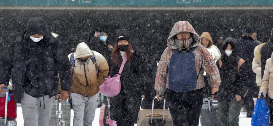 Icy weather in China disrupts travel rush ahead of Chinese New Year
