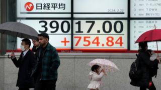 Japan's main stock index closes above 1989 record high