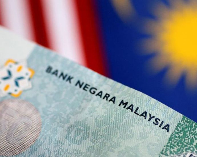 Malaysian ringgit falls to lowest level in 26 years