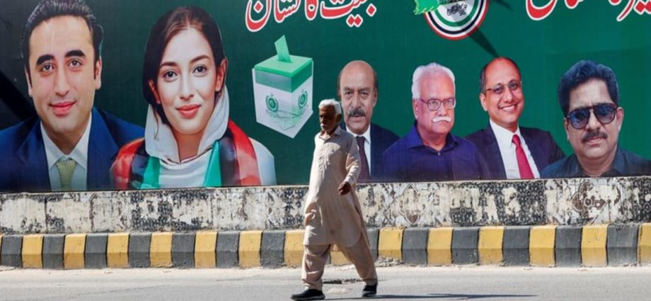 Pakistan parties rule out alliances in post-election deadlock